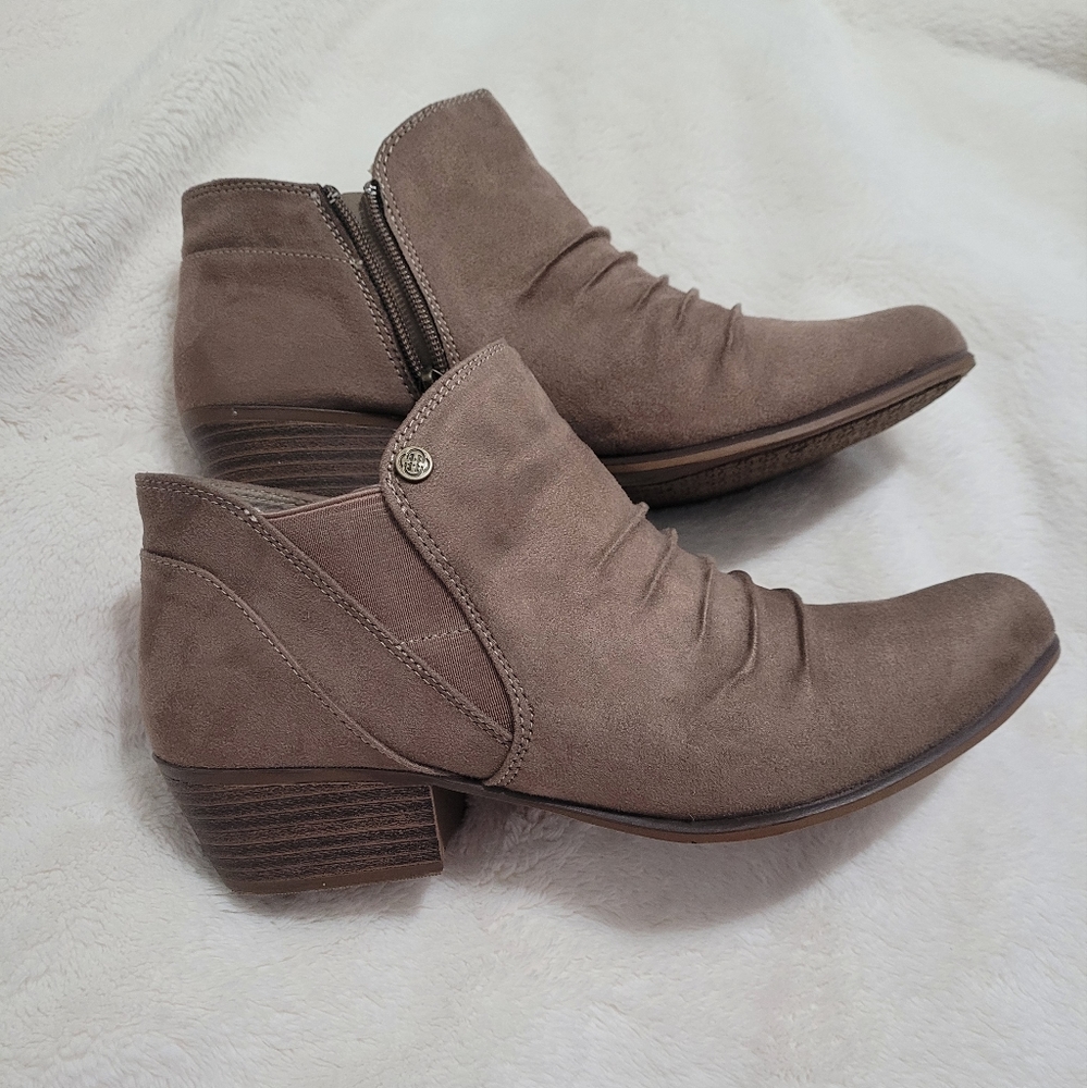 Daisy Fuentes Booties